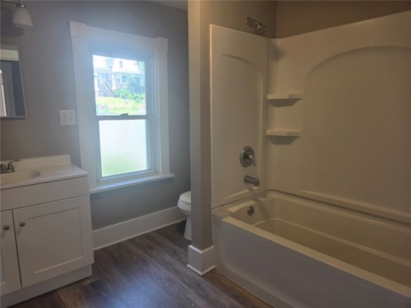 1510 Victoria Ave — photo 7