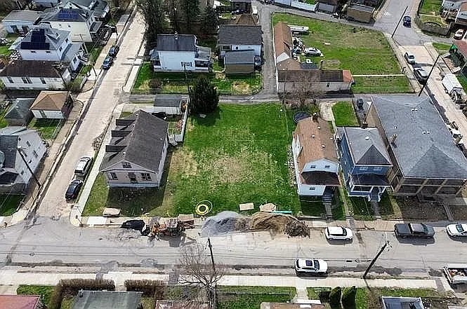 212 Russellwood Ave — photo 1