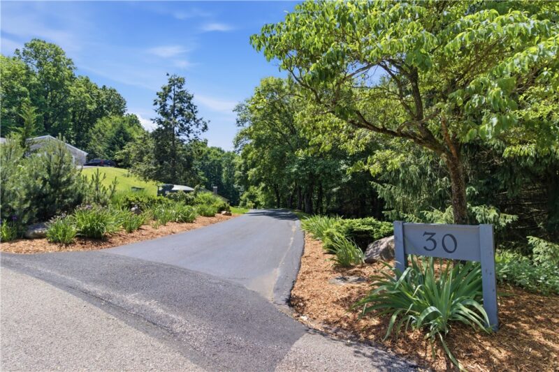 30 Croyhill Dr — photo 2