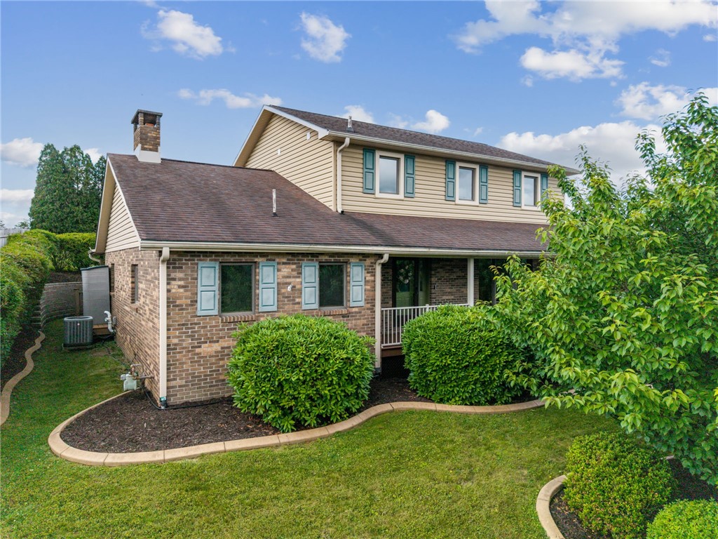 215 Shelby Drive — photo 1