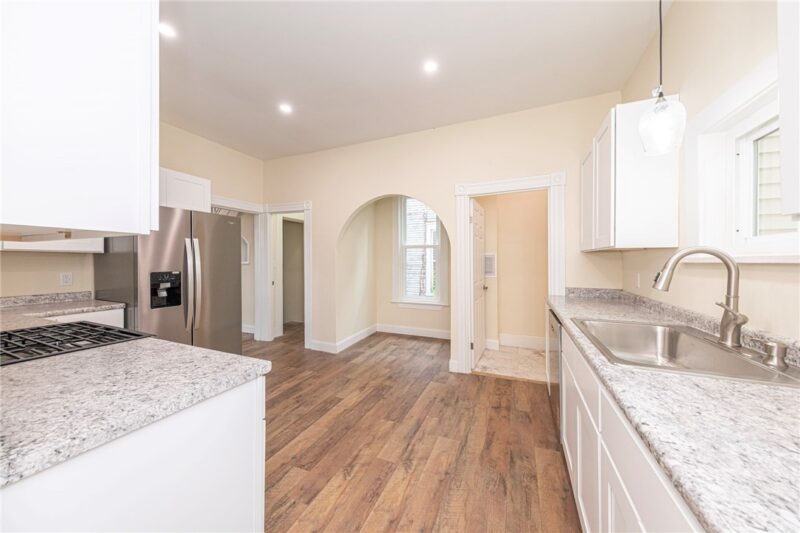 329 N Harrison Ave — photo 8