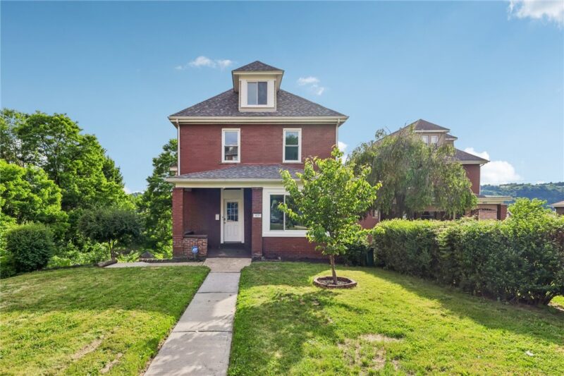 419 Elm Rd — photo 2