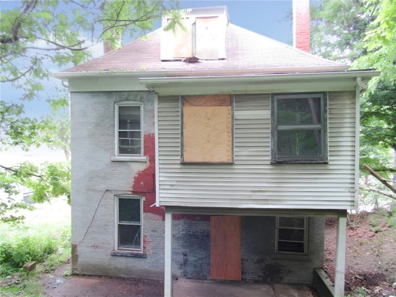 1058 Blackadore St — photo 2