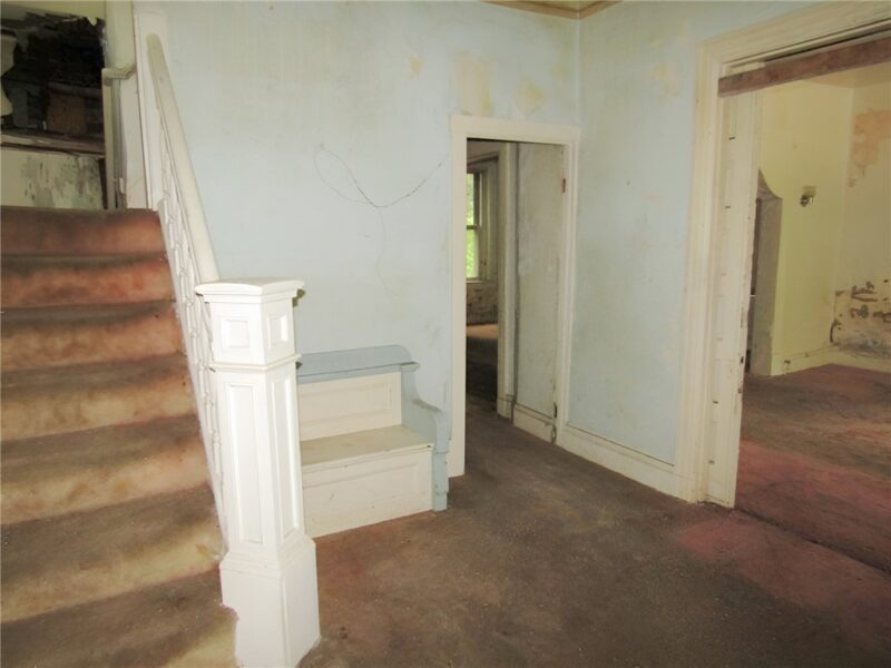 1058 Blackadore St — photo 3