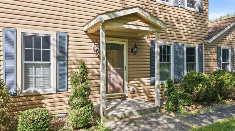 1720 Susan Ct — photo 2