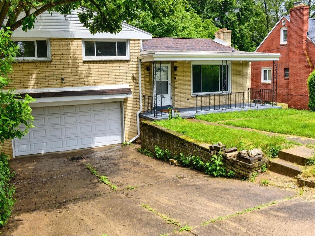 202 Crestview Rd — photo 1