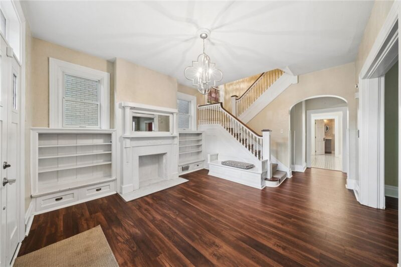 715 Maple Ln — photo 2