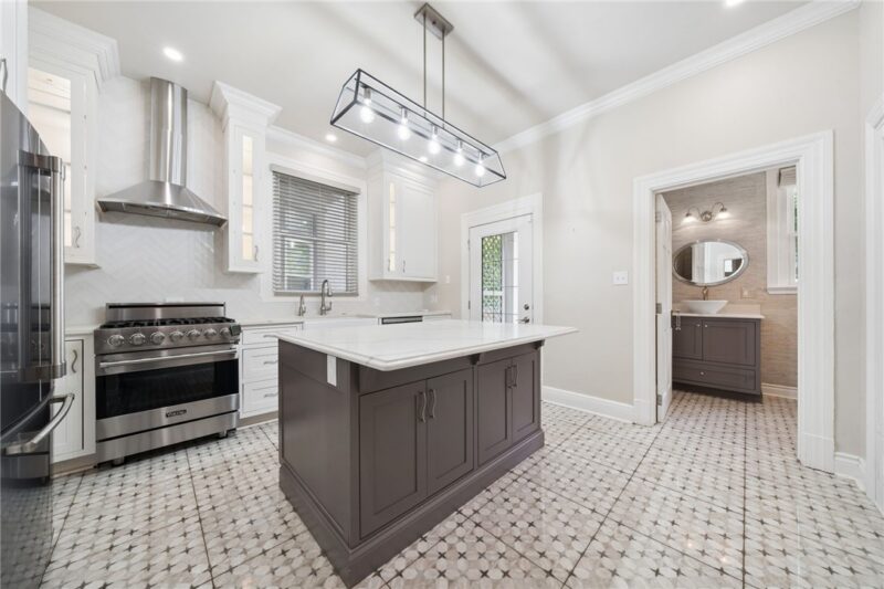 715 Maple Ln — photo 3