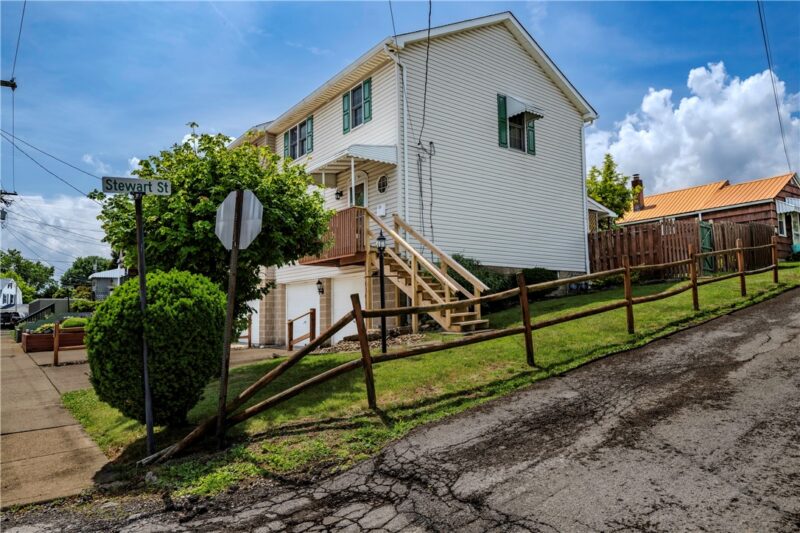 610 Eau Claire St — photo 2