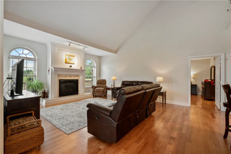 101 Quaker Ridge Ct — photo 8
