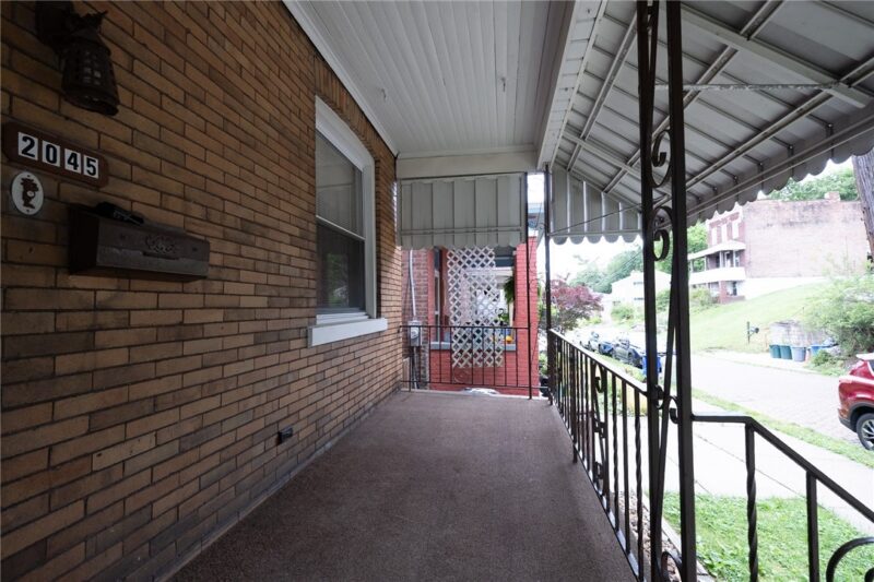 2045 VERONICA STREET — photo 2