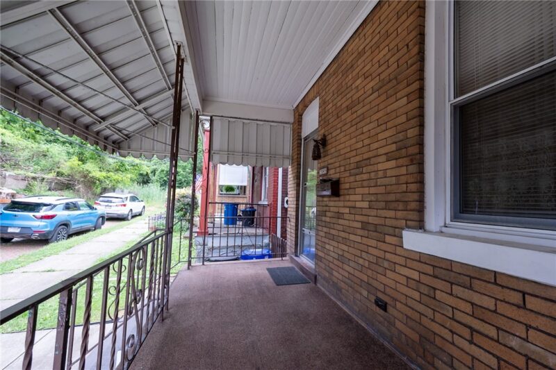 2045 VERONICA STREET — photo 3