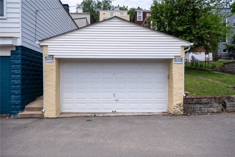 2045 VERONICA STREET — photo 4