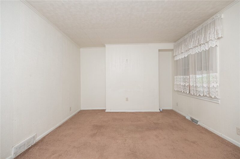 2045 VERONICA STREET — photo 8
