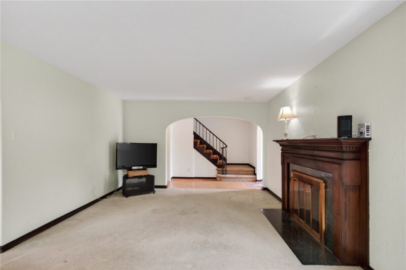 212 E Muntz — photo 7