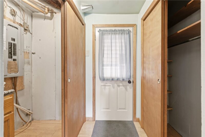 111 Center St — photo 6