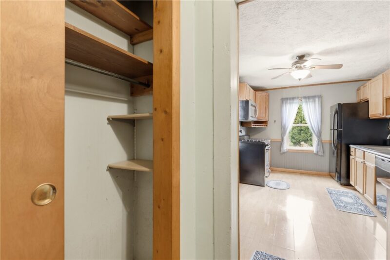 111 Center St — photo 7