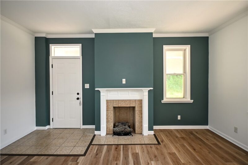 697 E Main St — photo 2