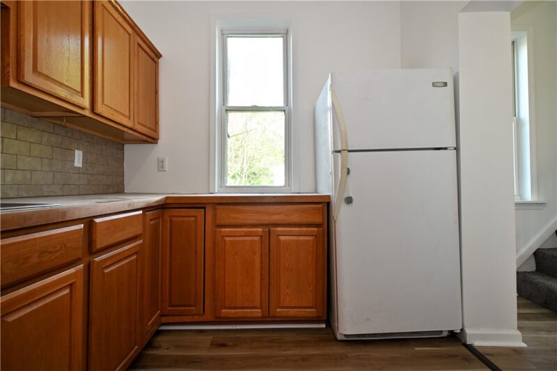 697 E Main St — photo 5