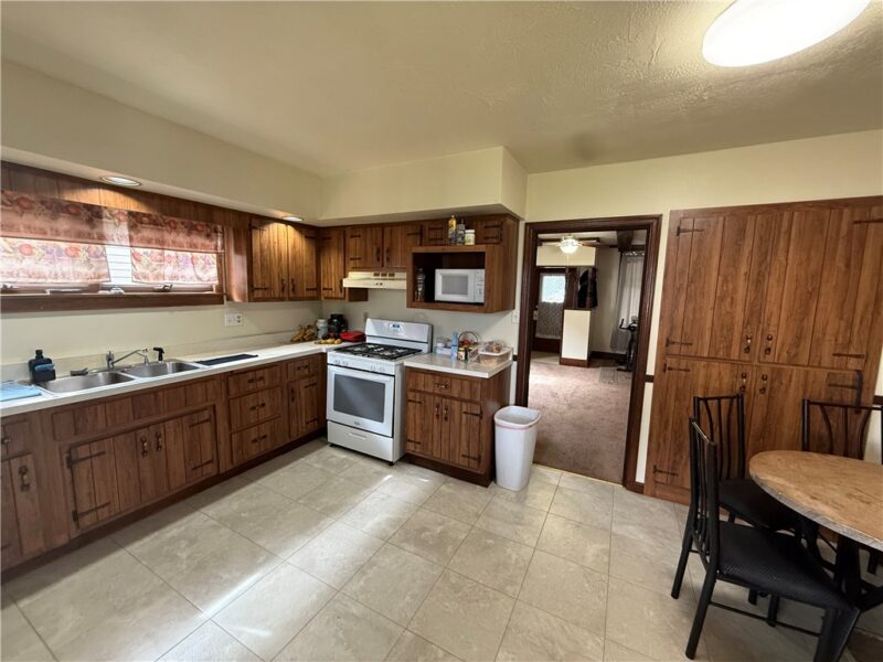 809 Station St — photo 3