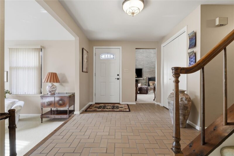 124 Windsor Court — photo 4