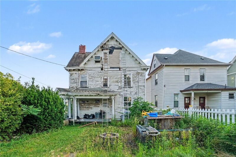 300 Duncan Avenue — photo 2