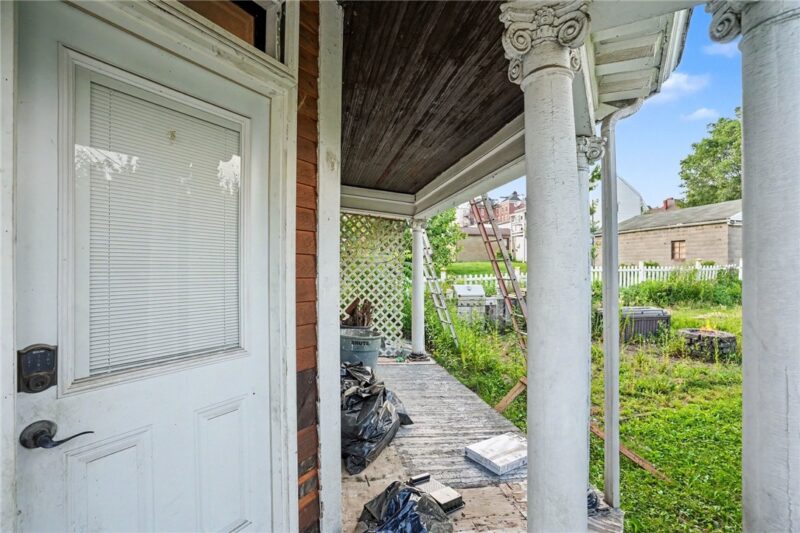 300 Duncan Avenue — photo 3