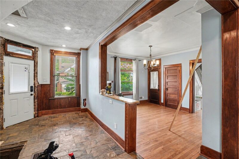 300 Duncan Avenue — photo 4