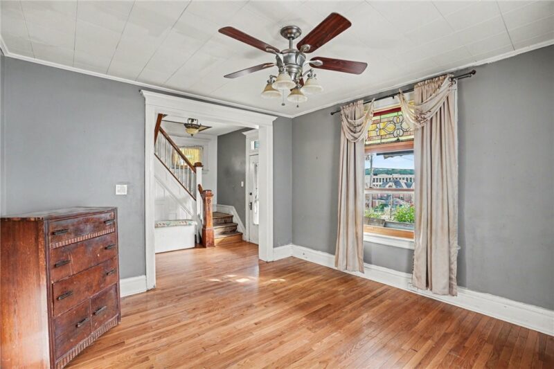 300 Duncan Avenue — photo 6