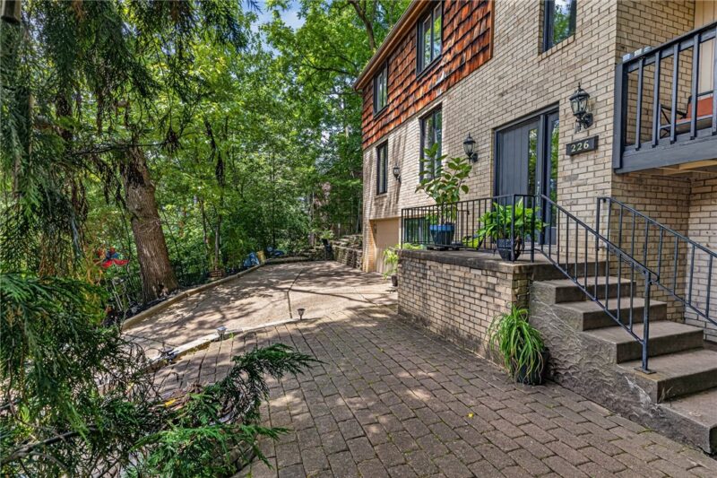 226 Seminole Drive — photo 2