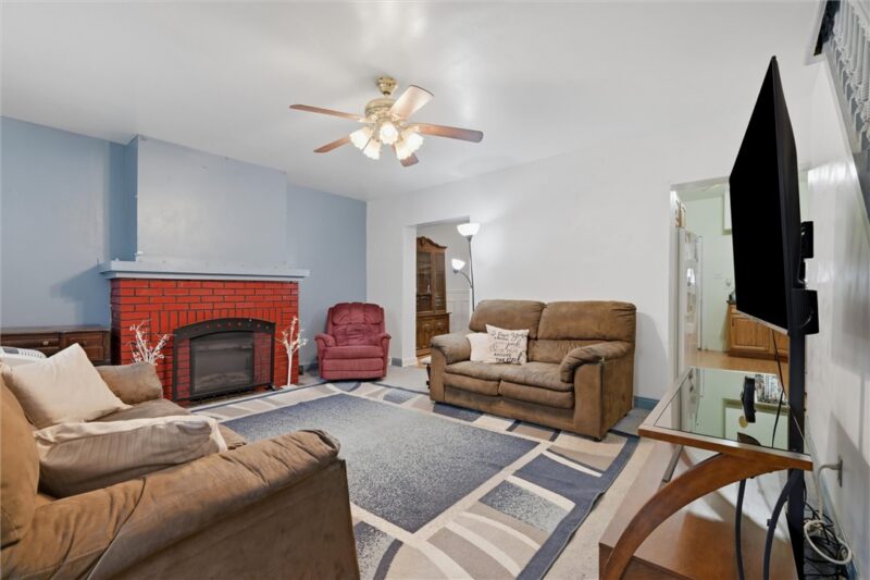 145 Jefferson Ave — photo 3