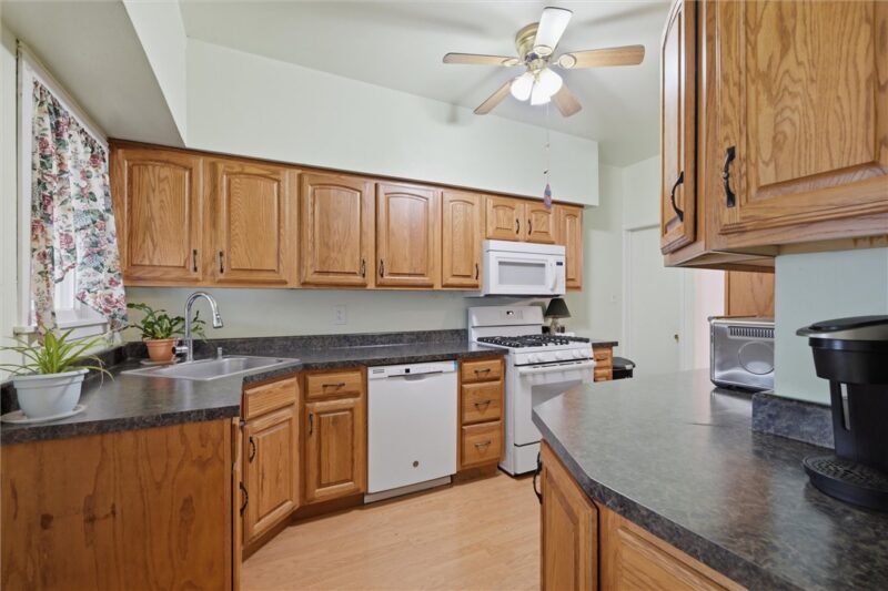 145 Jefferson Ave — photo 6