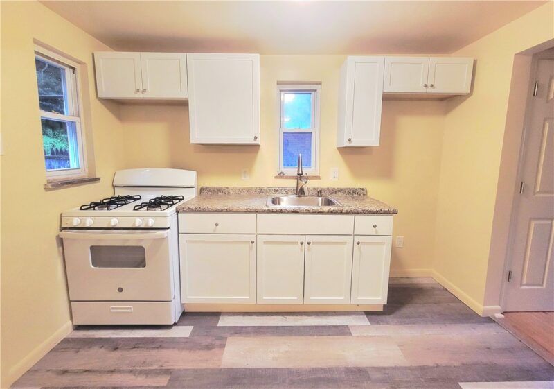 1152 Woodbine St — photo 4