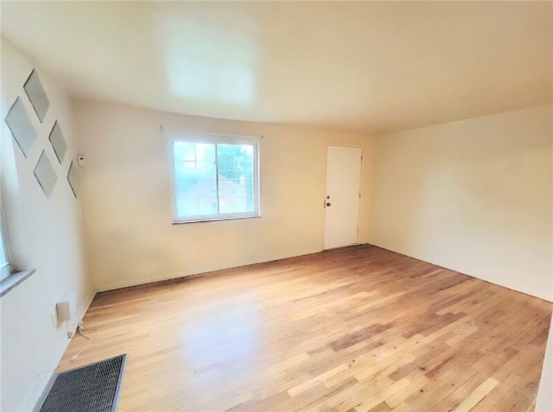 1152 Woodbine St — photo 8