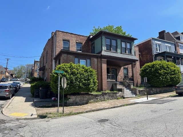 2201 Hawthorne Avenue — photo 2