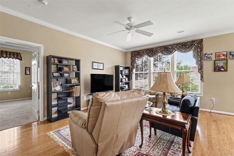 533 Pioneer Ln — photo 8