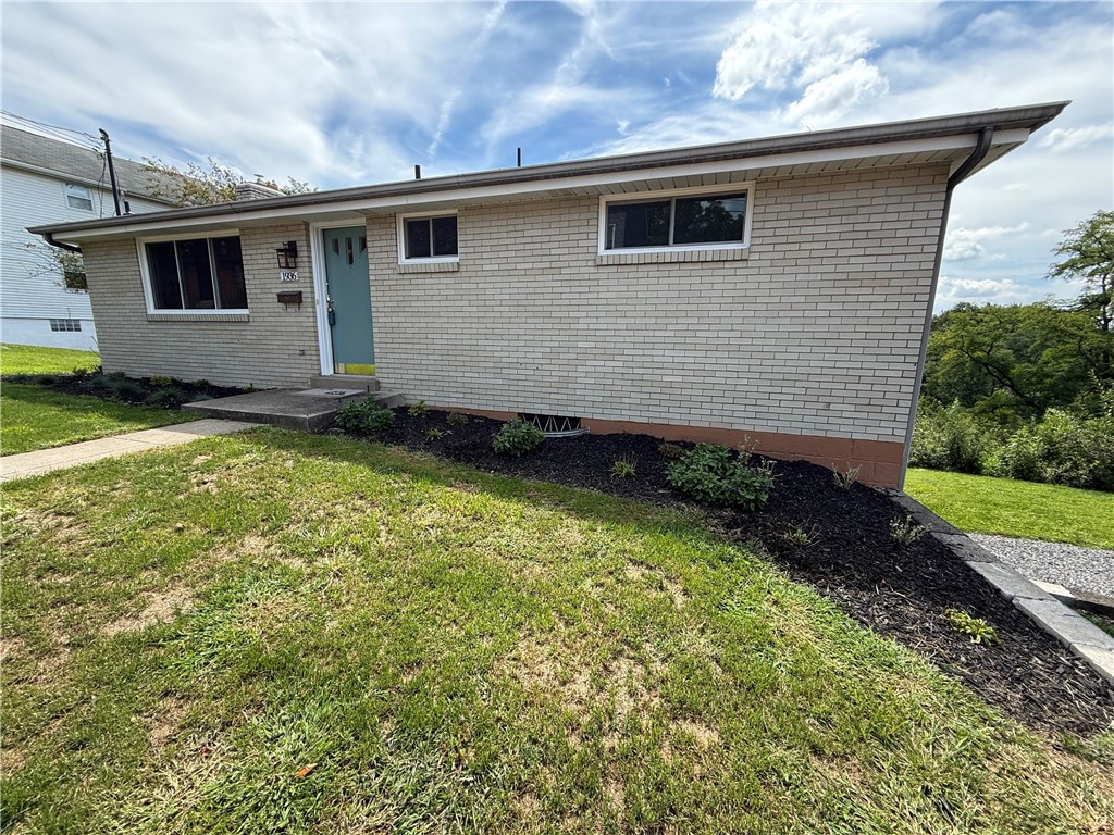 1936 W Beckert Ave — photo 1