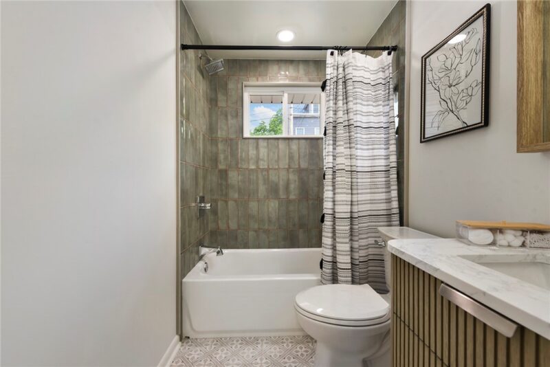 1936 W Beckert Ave — photo 5
