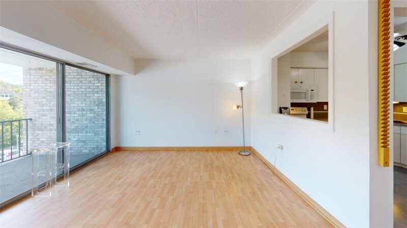 2120 Greentree Road 102E — photo 8