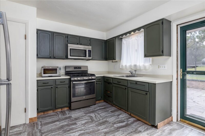 810 Summerlea Ave — photo 7