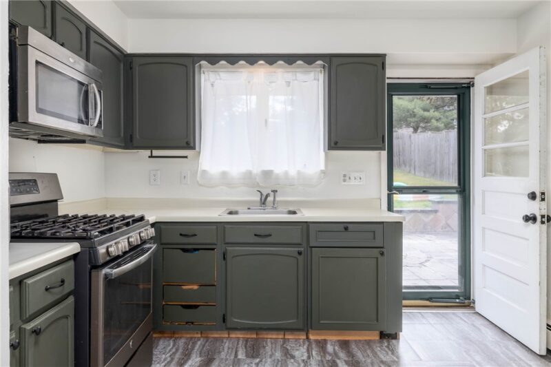 810 Summerlea Ave — photo 8