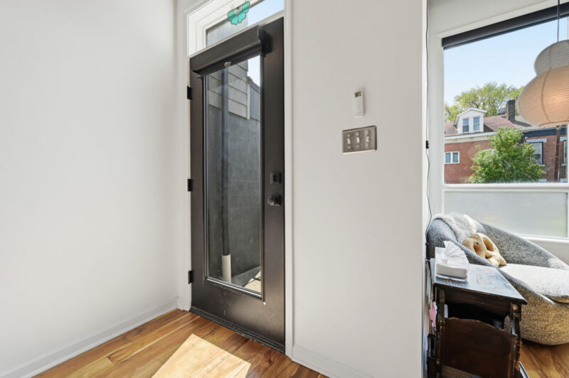 3945 Liberty Ave — photo 2