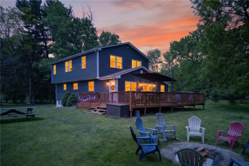 145 Robinson Place — photo 2