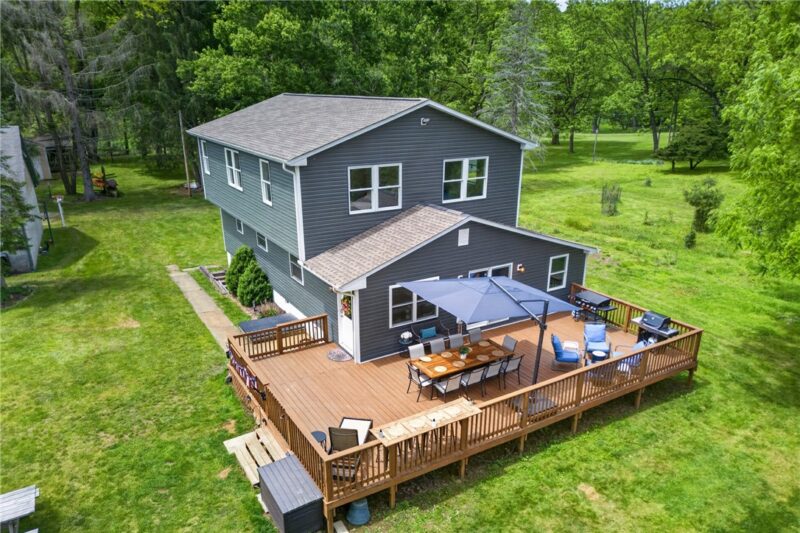 145 Robinson Place — photo 3