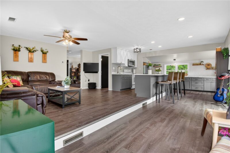 145 Robinson Place — photo 5