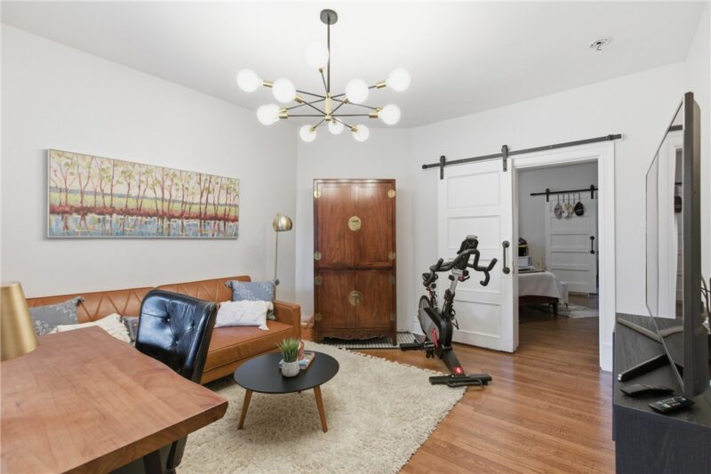 624 E End Ave — photo 8