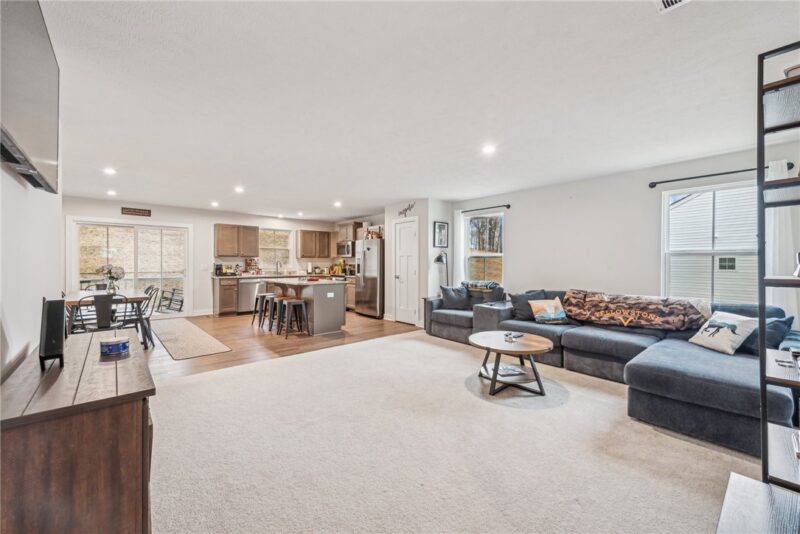 424 Dogwood Court — photo 3