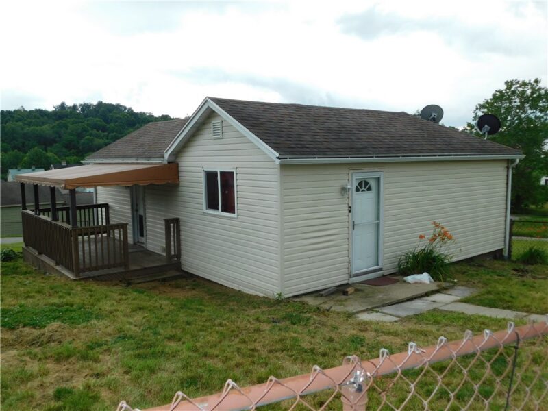 27 Community Avenue — photo 3