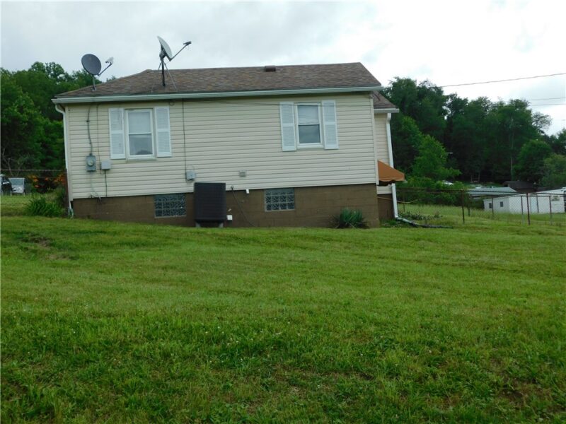 27 Community Avenue — photo 6