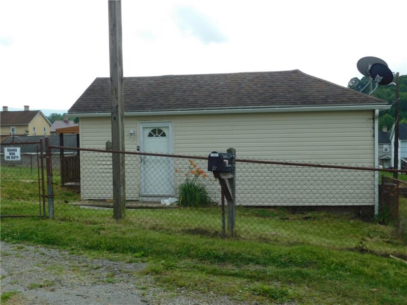 27 Community Avenue — photo 8
